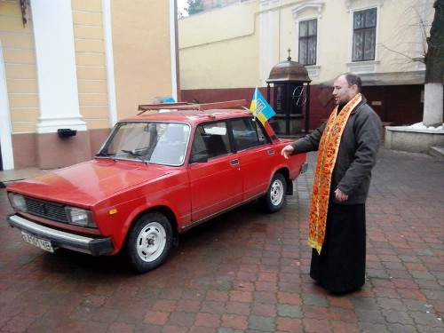 чернівецькі парафіяни придбали авто для капеланів